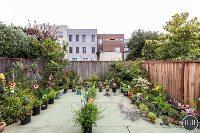 Building Photo - CHARMING 2BD IN PARKSIDE NEIGHBORHOOD NEAR...