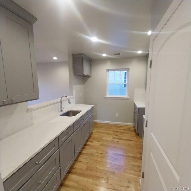 Building Photo - 343 Jackson St