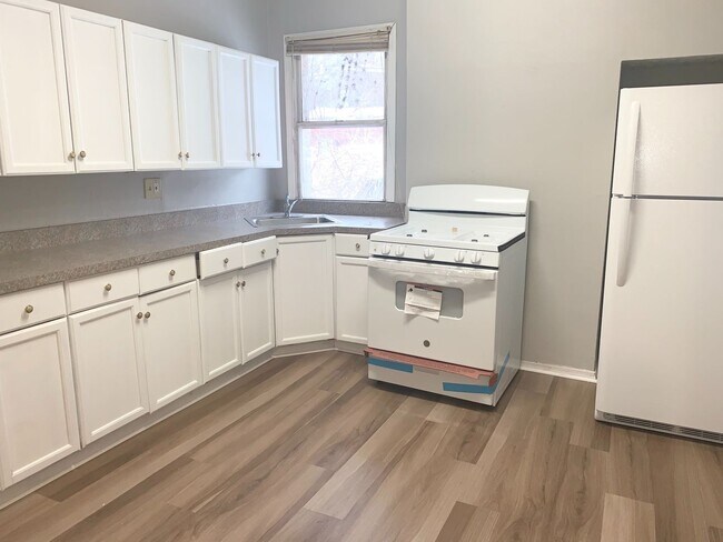 Foto del edificio - 3 Bed 1 Bath Home in the Marshall-Shadelan...