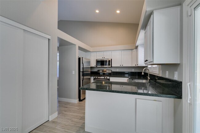 Foto del edificio - 2452 Silver Blossom Ln