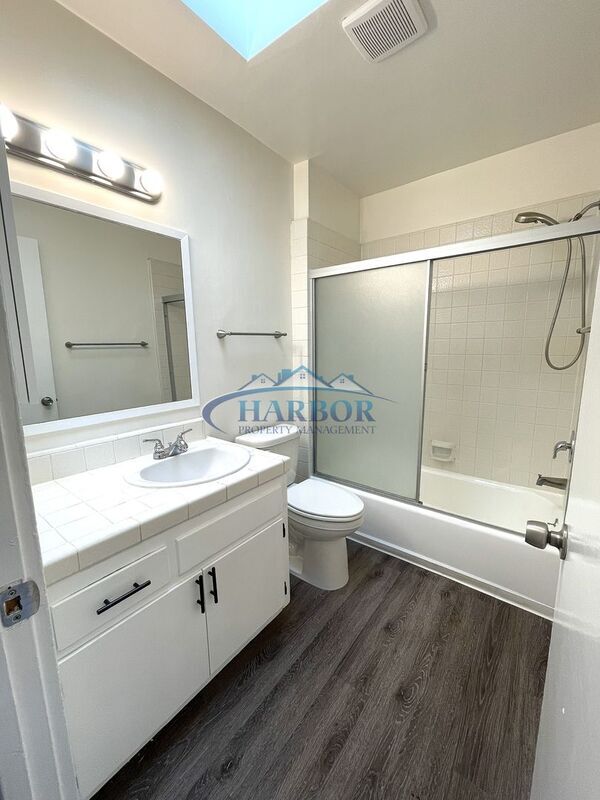 Foto del edificio - 4726 Del Amo Blvd