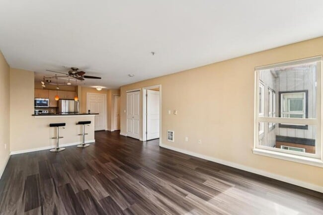 Building Photo - 1 bedroom in Seattle WA 98104