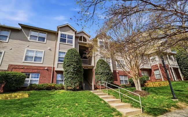 Building Photo - 1702 Ascot Way