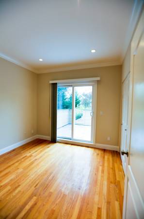 Building Photo - 633 7th Avenue