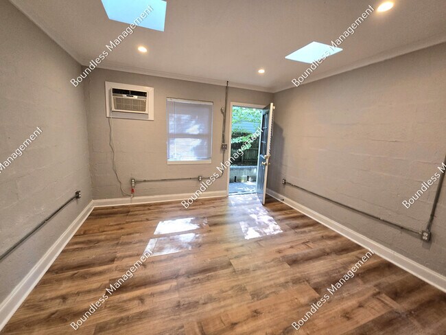 Foto del edificio - 712 Highland Ave NE