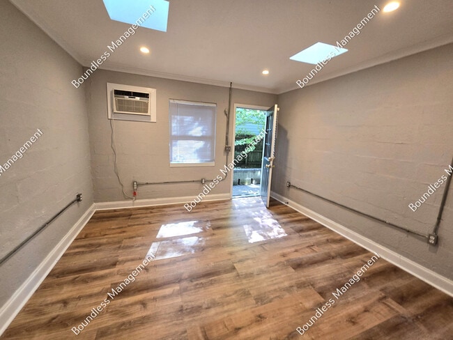 Building Photo - 712 Highland Ave NE