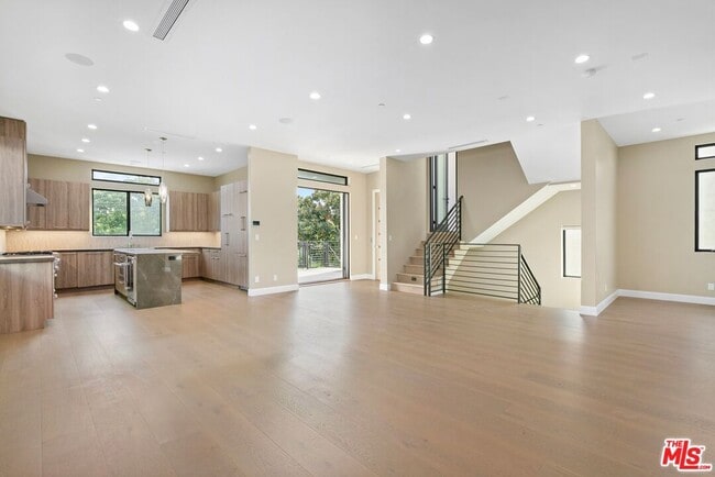 Building Photo - 211 S Irena Ave