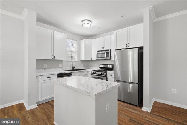 Building Photo - 21228 McFadden Square
