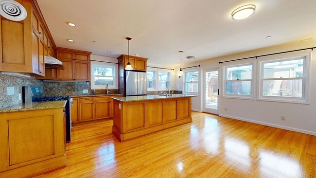 Building Photo - Beautiful 2.5 Bedroom Home Available In Al...