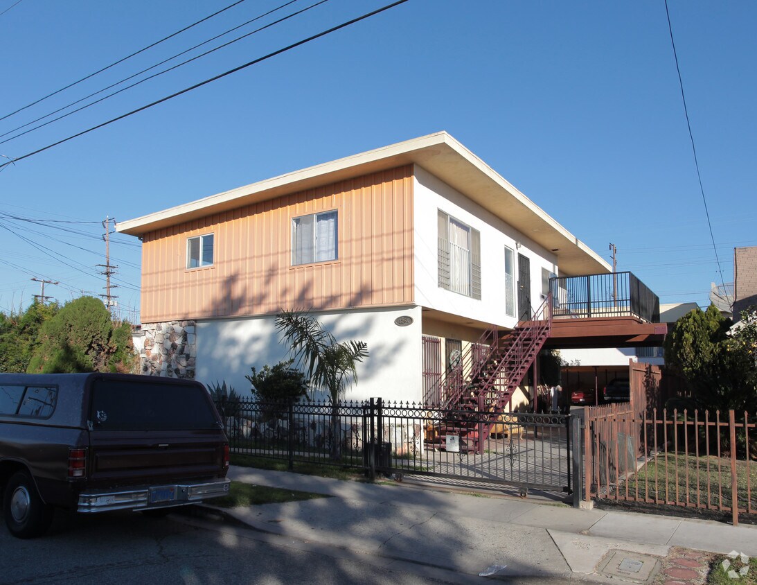 Primary Photo - 3251 Walnut St