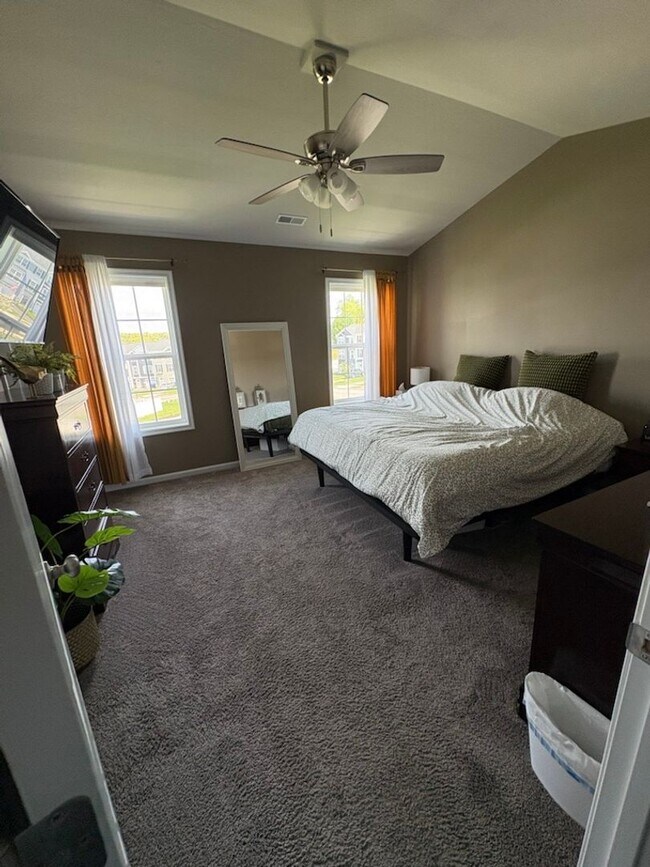 Foto del edificio - Beautiful townhome for rent in Hudson Ridge
