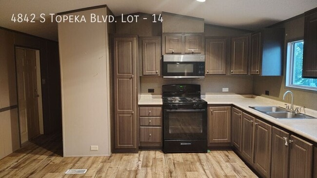 Foto del edificio - 4842 SW Topeka Blvd