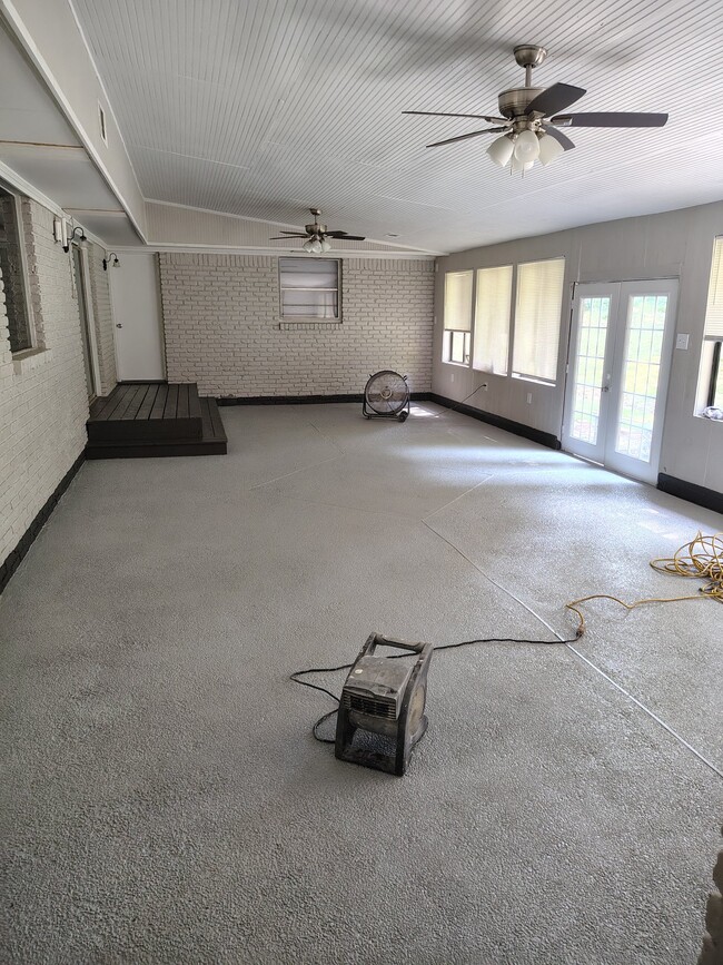 Building Photo - 5688 Hilltop Rd