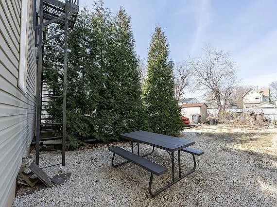 Building Photo - 705 Collings Ave