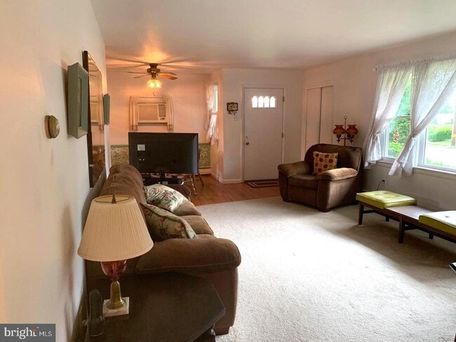 Foto del edificio - 1519 Cherry Ln
