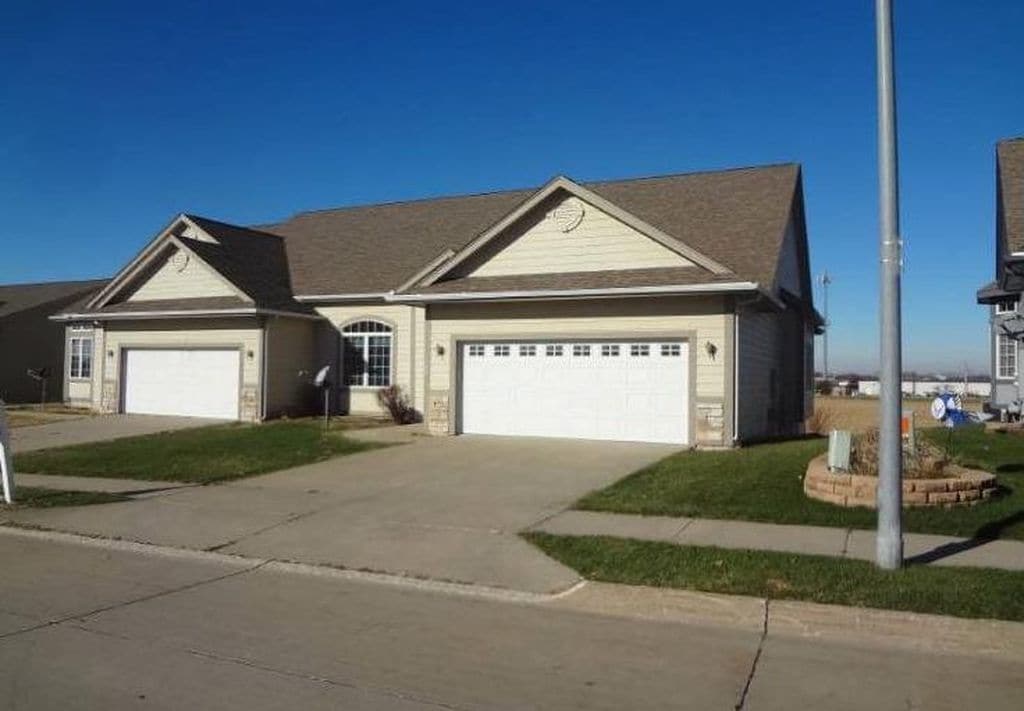 Exterior Front - 306 Southwest Carriage Drive