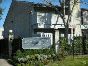 Building Photo - 10767 Braes Bend Dr