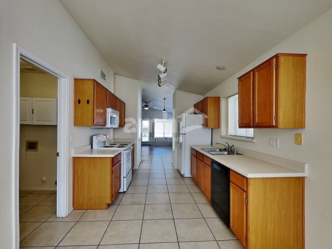 Foto del edificio - 1130 W Lark Dr