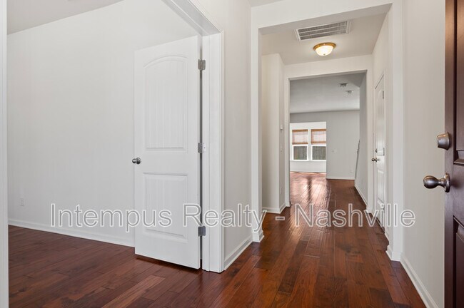 Foto del edificio - 2637 Miranda Dr