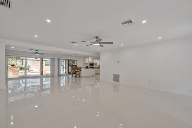 Foto del edificio - 6235 4th St