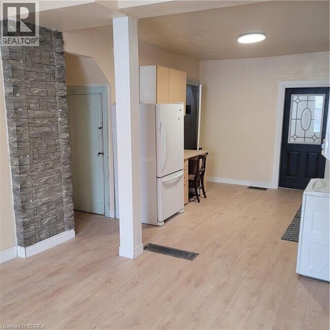 Photo du bâtiment - 72 Victoria St