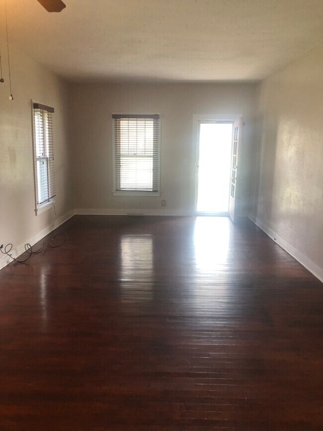 Foto del edificio - Lots of Space & Central Location