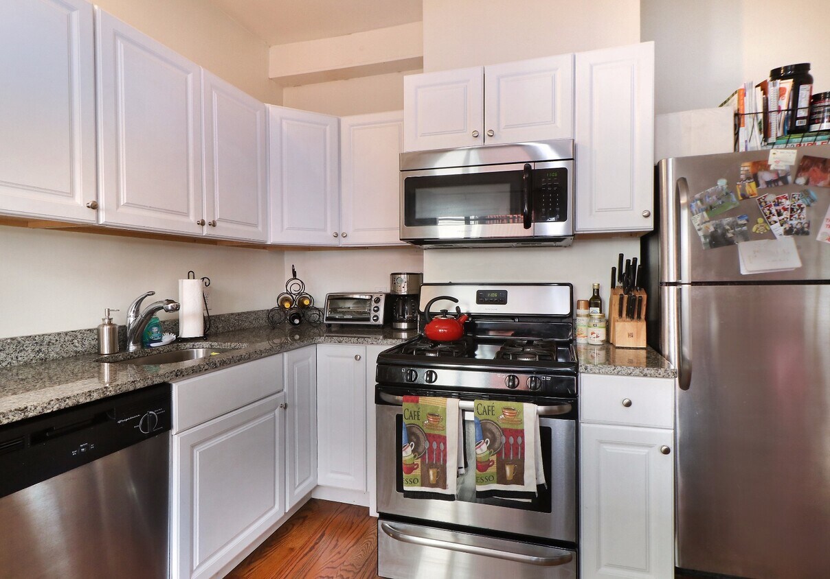 Primary Photo - 125 G St