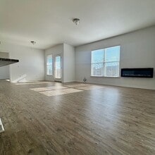 Building Photo - Renaissance Pointe