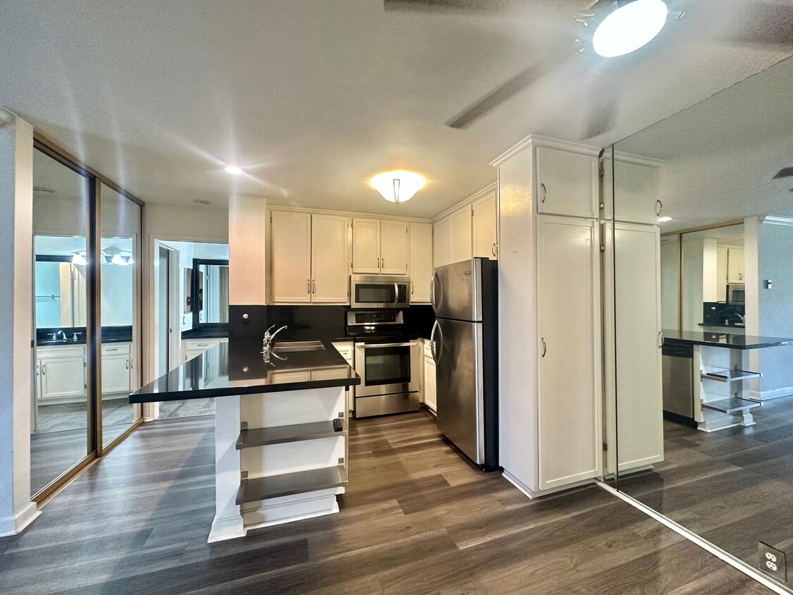 Primary Photo - Newly Renovated Pacific Beach Condo Pool S...