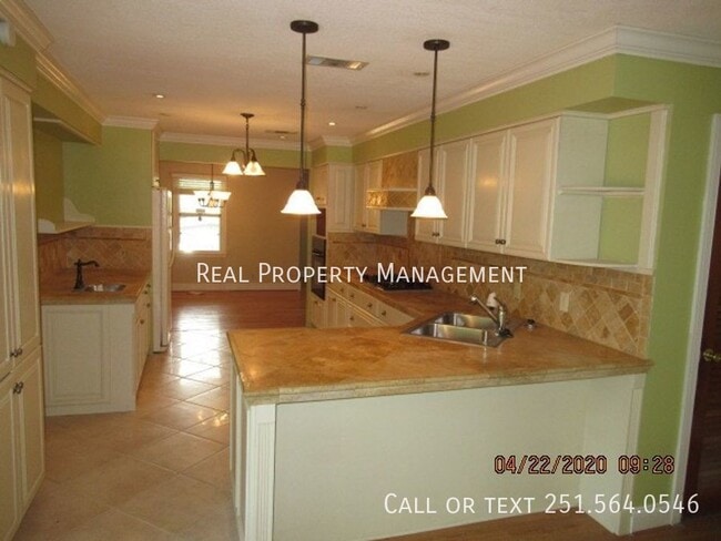 Building Photo - 1063 Midmoor Dr