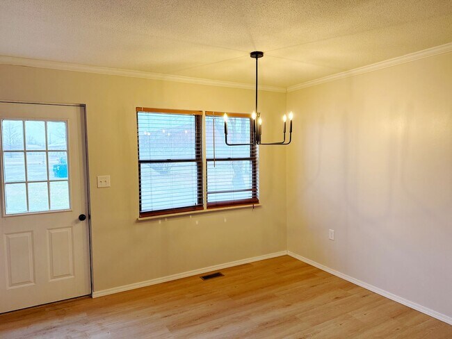 Foto del edificio - Move in Ready - 4191 State Route 162, Pontoon Beach