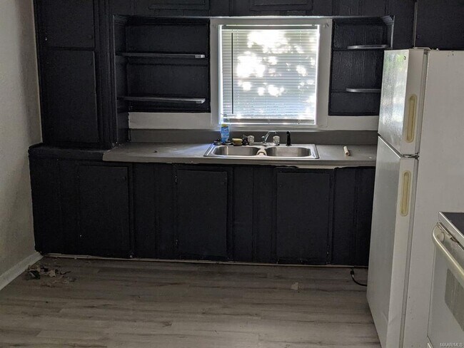 Foto del edificio - 2108 Powell Ln