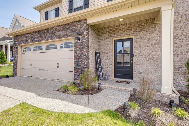 Building Photo - Beautiful 4 bd in Cambridge Farms!