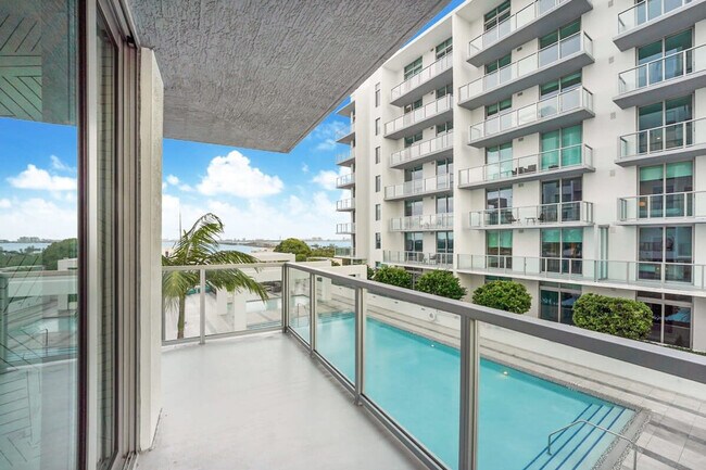 Foto del edificio - 3900 Biscayne Blvd