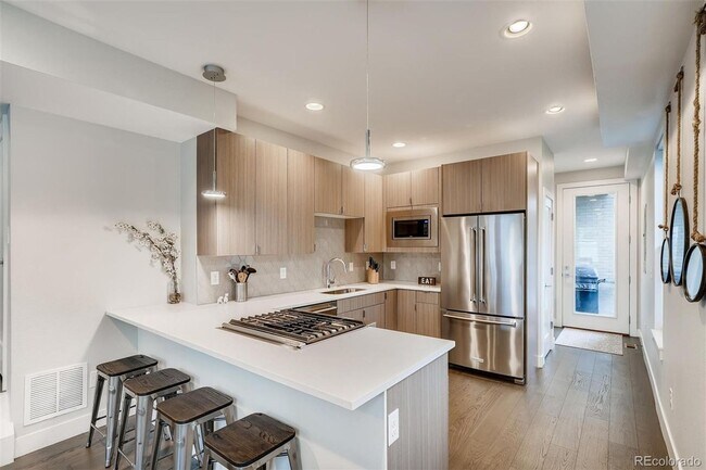 Foto del edificio - 3 Bedroom townhome in RiNo in Denver