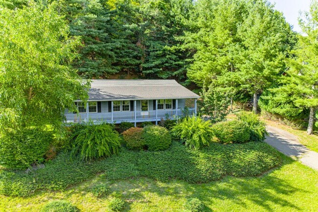 Foto del edificio - 3 Bed/2 Bath House in West Jefferson!