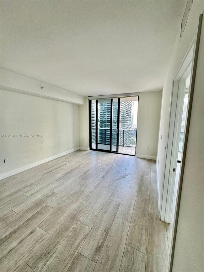 Foto del edificio - 45 SW 9th St