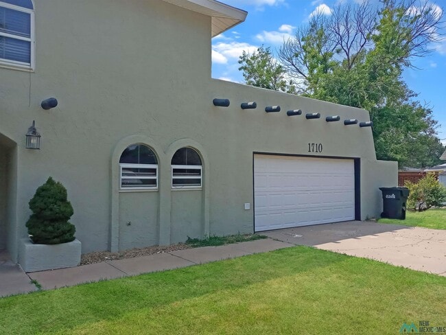 Building Photo - 1710 Fairway Terrace