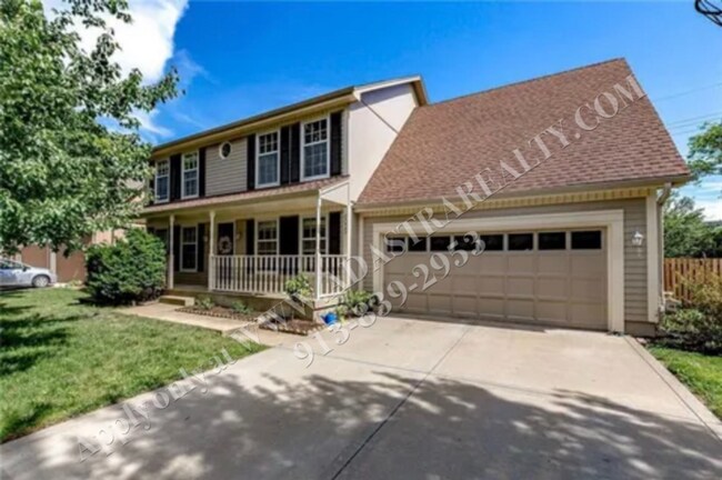 Foto del edificio - Classic Two Story 5 Bed 2.5 Bath Home in Blue Valley-Coming SOON!!