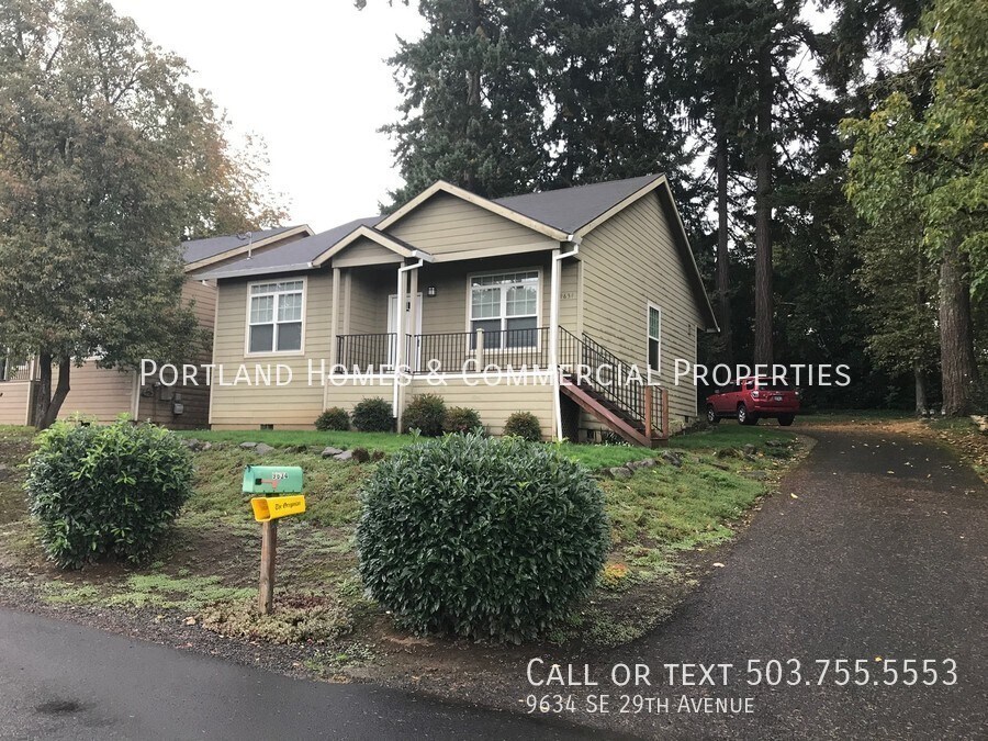 Primary Photo - Single-level, Milwaukie Home
