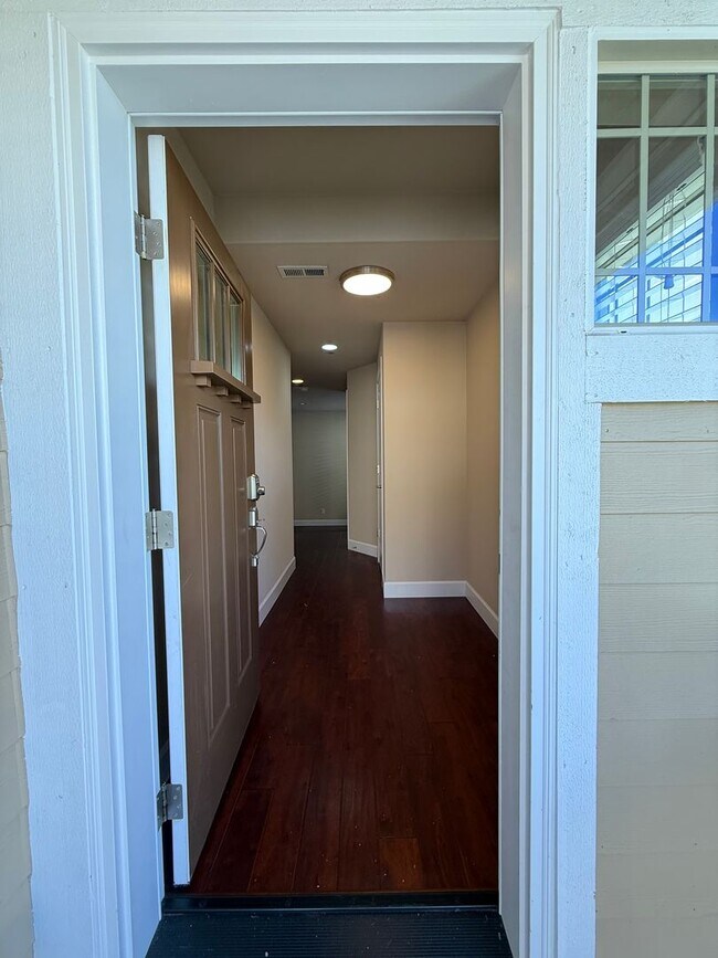 Foto del edificio - New! 3BD/2.5BTH Modern Townhouse in Greekb...