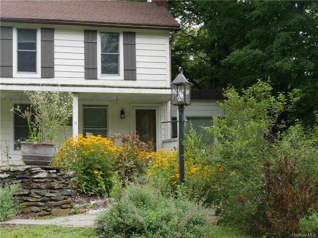 Building Photo - 133 Ackert Hook Rd