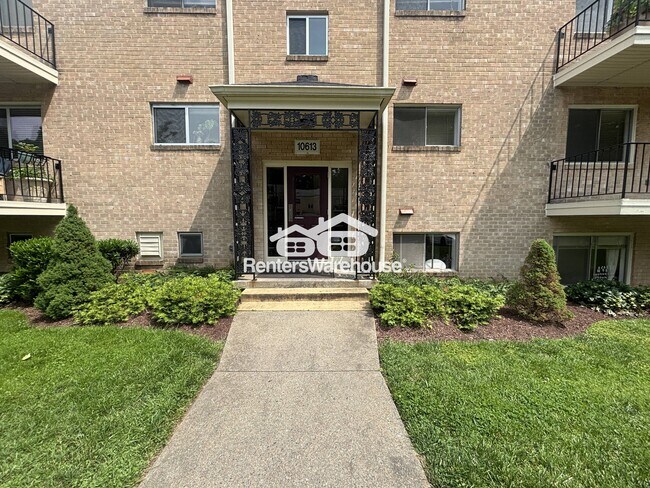 Foto del edificio - 10613 Montrose Ave