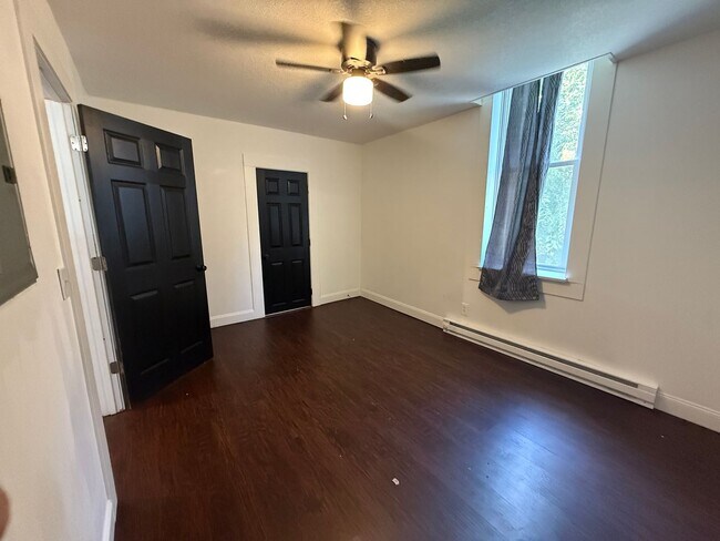 Building Photo - One bedroom available for a move in right ...