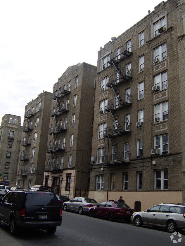 Building Photo - 1001-1005 Walton Ave