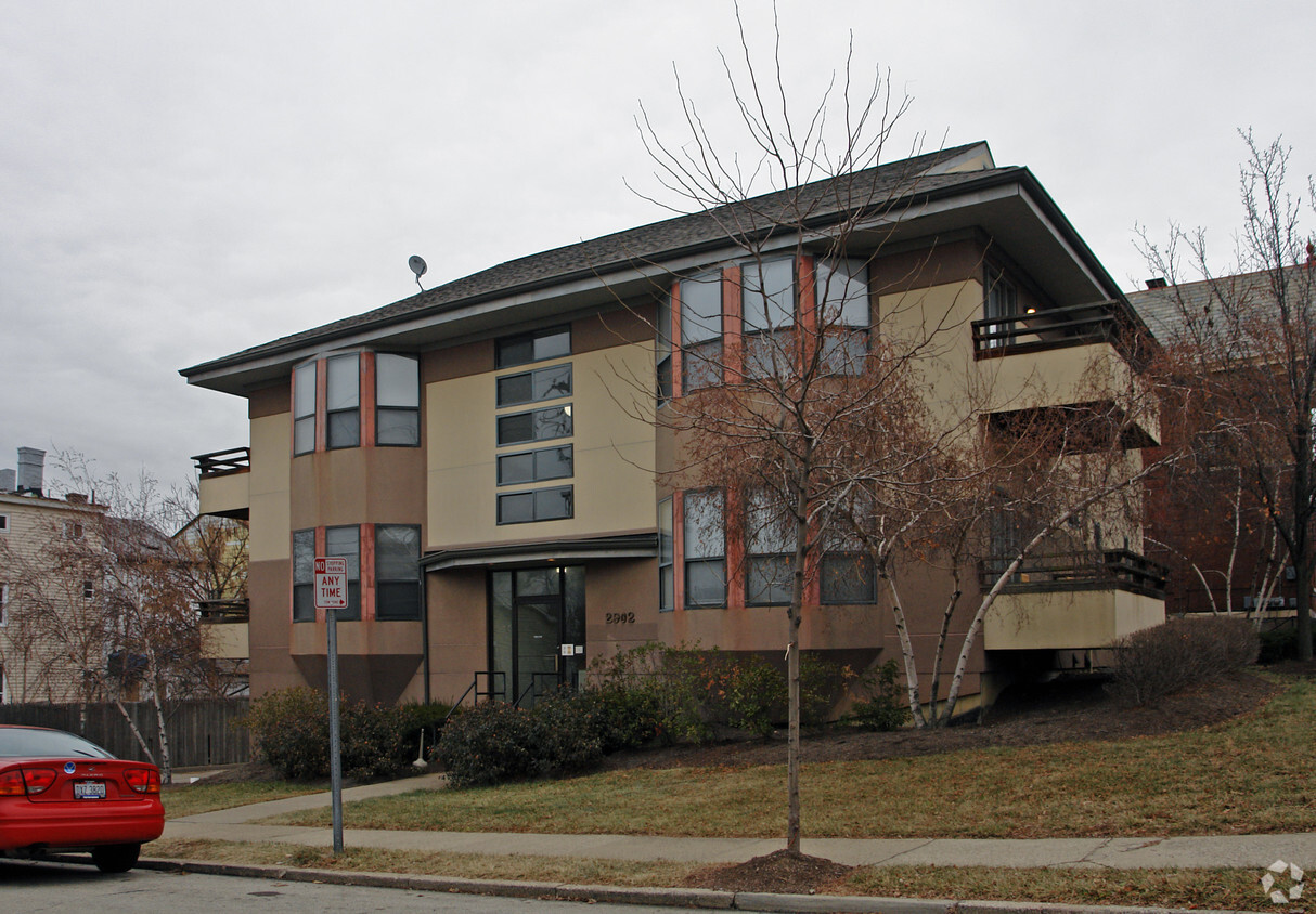 Building Photo - 2902 Bellevue Ave