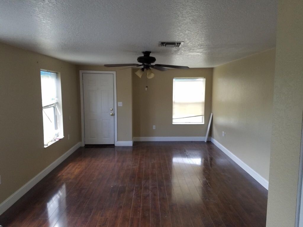 Primary Photo - 1615 Trout Blvd