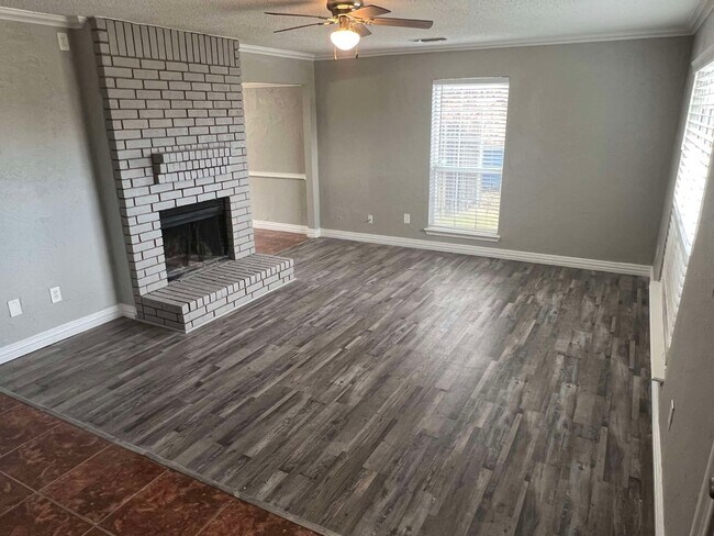 Building Photo - 2903-2905 Tanglewood drive