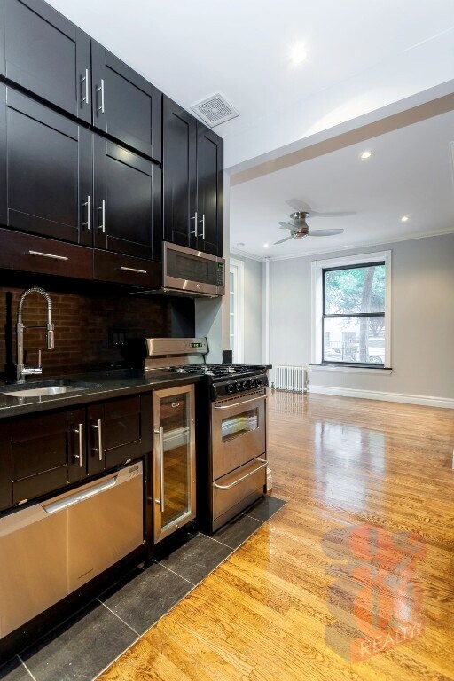 Foto del edificio - 340 E 18th St