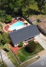 Building Photo - 1192 Bells Mill Rd